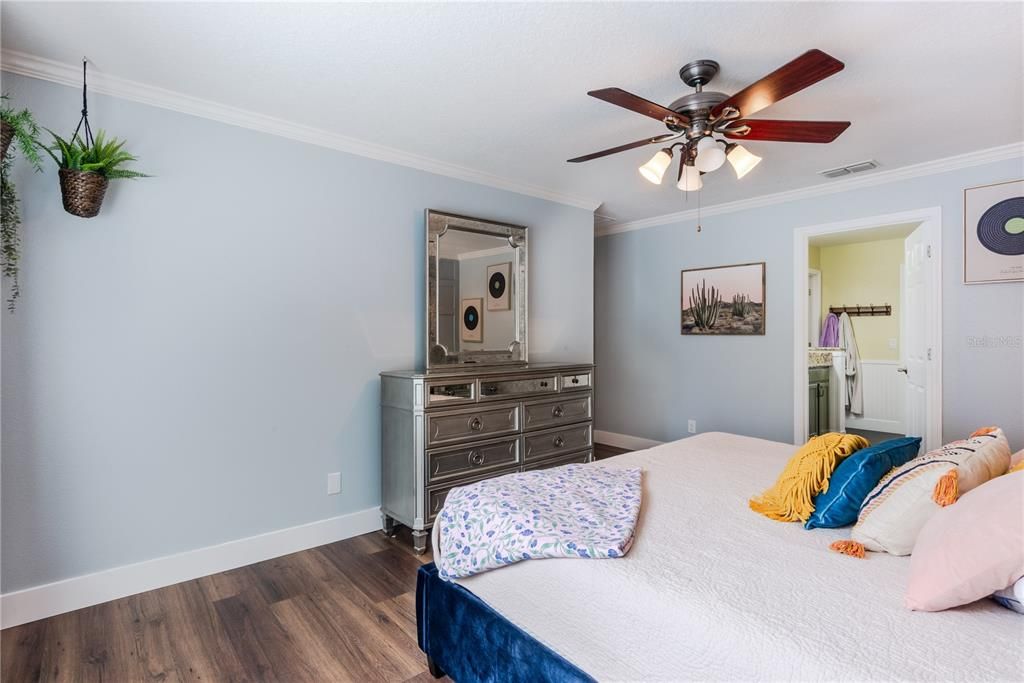 For Sale: $450,000 (5 beds, 2 baths, 2448 Square Feet)