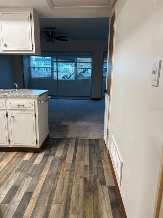 For Rent: $1,450 (1 beds, 1 baths, 888 Square Feet)