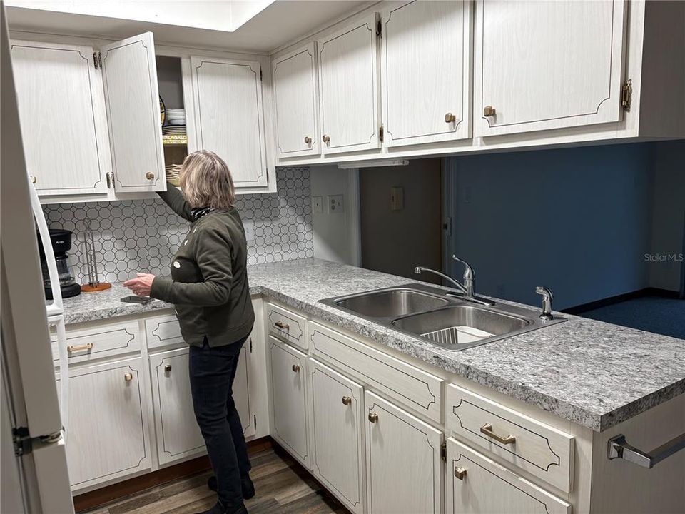 For Rent: $1,450 (1 beds, 1 baths, 888 Square Feet)