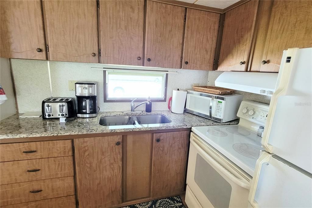 For Sale: $95,000 (2 beds, 2 baths, 672 Square Feet)