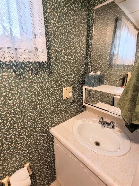 For Sale: $95,000 (2 beds, 2 baths, 672 Square Feet)