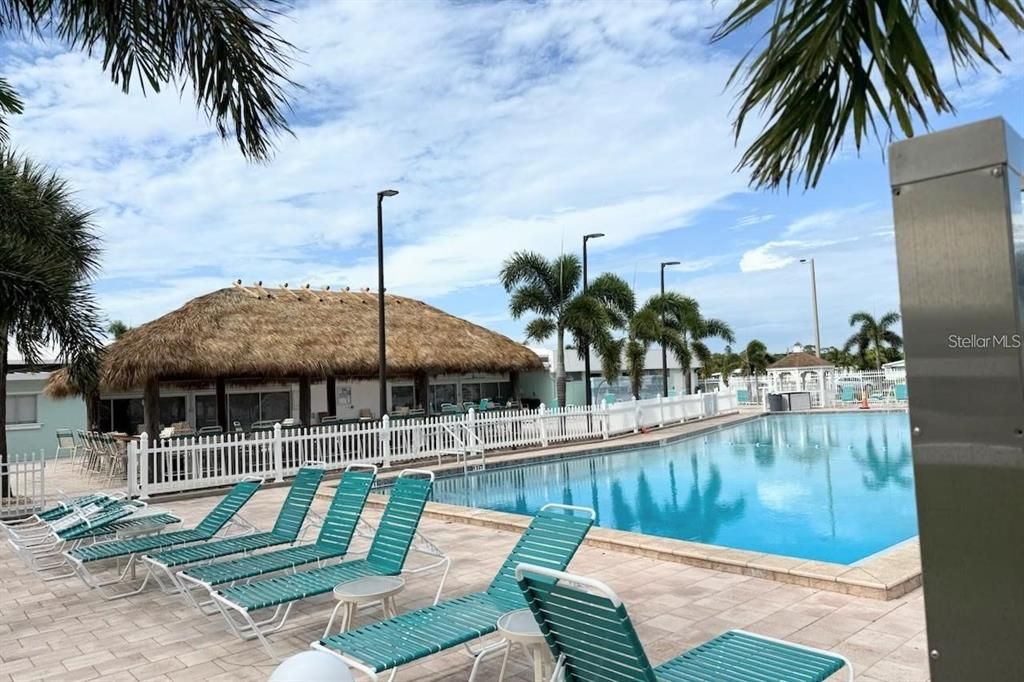 For Sale: $95,000 (2 beds, 2 baths, 672 Square Feet)