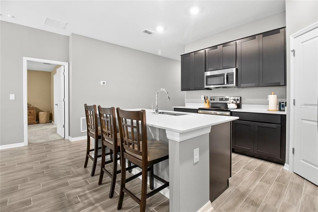 Activo con contrato: $275,000 (3 camas, 2 baños, 1560 Pies cuadrados)