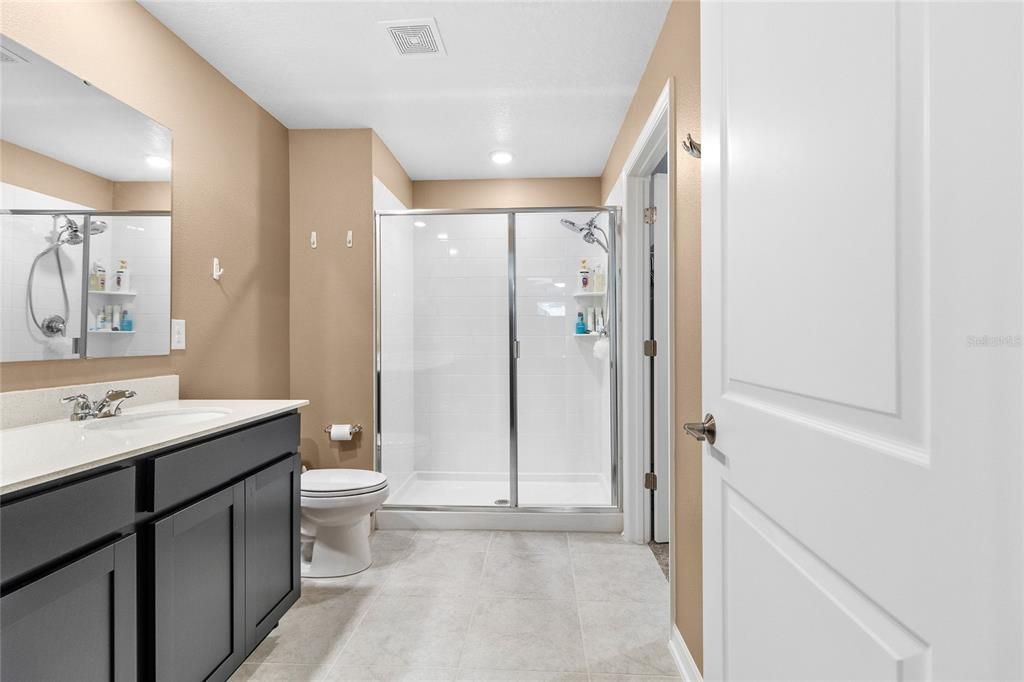 Activo con contrato: $275,000 (3 camas, 2 baños, 1560 Pies cuadrados)