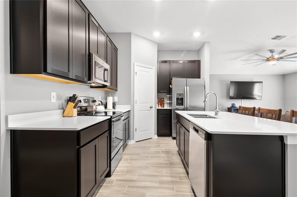 Activo con contrato: $275,000 (3 camas, 2 baños, 1560 Pies cuadrados)