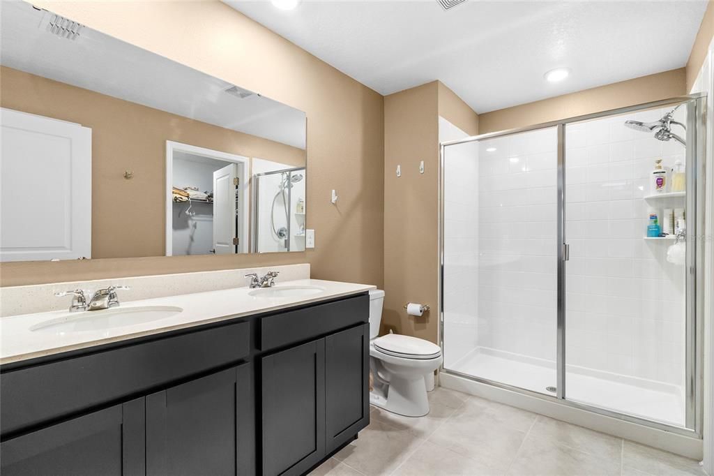 Activo con contrato: $275,000 (3 camas, 2 baños, 1560 Pies cuadrados)