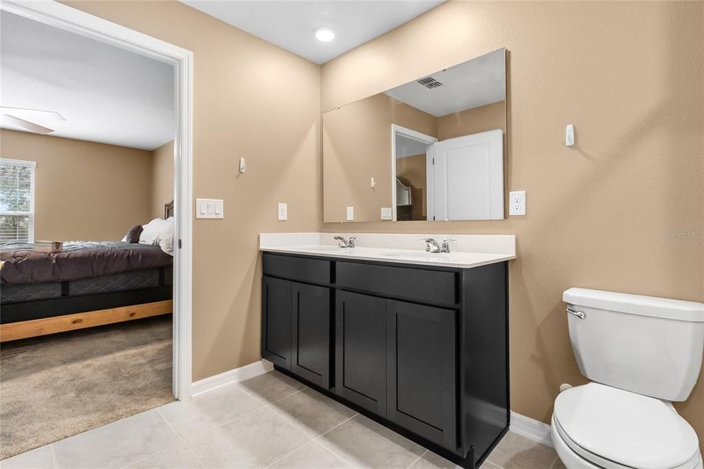 Activo con contrato: $275,000 (3 camas, 2 baños, 1560 Pies cuadrados)