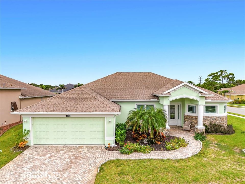For Sale: $675,000 (3 beds, 2 baths, 2290 Square Feet)