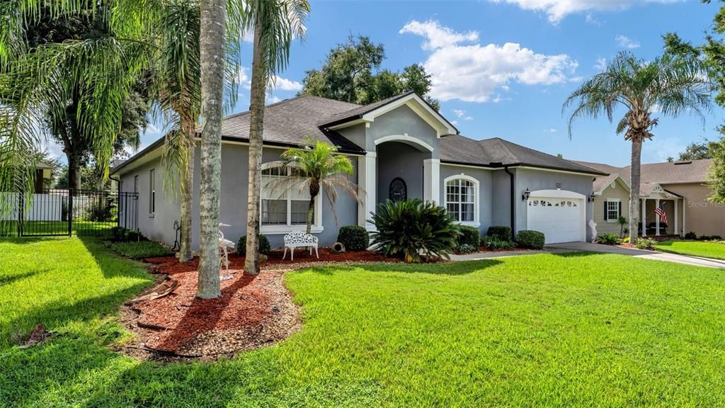 For Sale: $450,000 (4 beds, 2 baths, 2318 Square Feet)