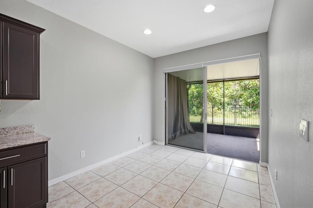 For Rent: $2,500 (3 beds, 2 baths, 1556 Square Feet)