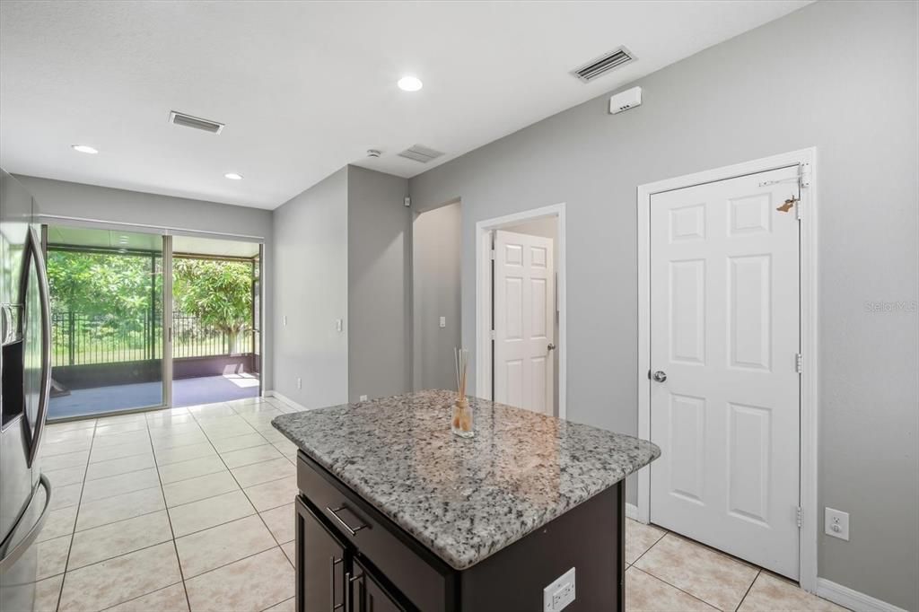 For Rent: $2,500 (3 beds, 2 baths, 1556 Square Feet)