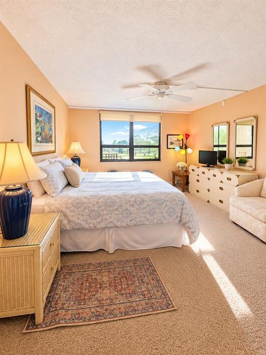 For Sale: $135,000 (1 beds, 1 baths, 810 Square Feet)