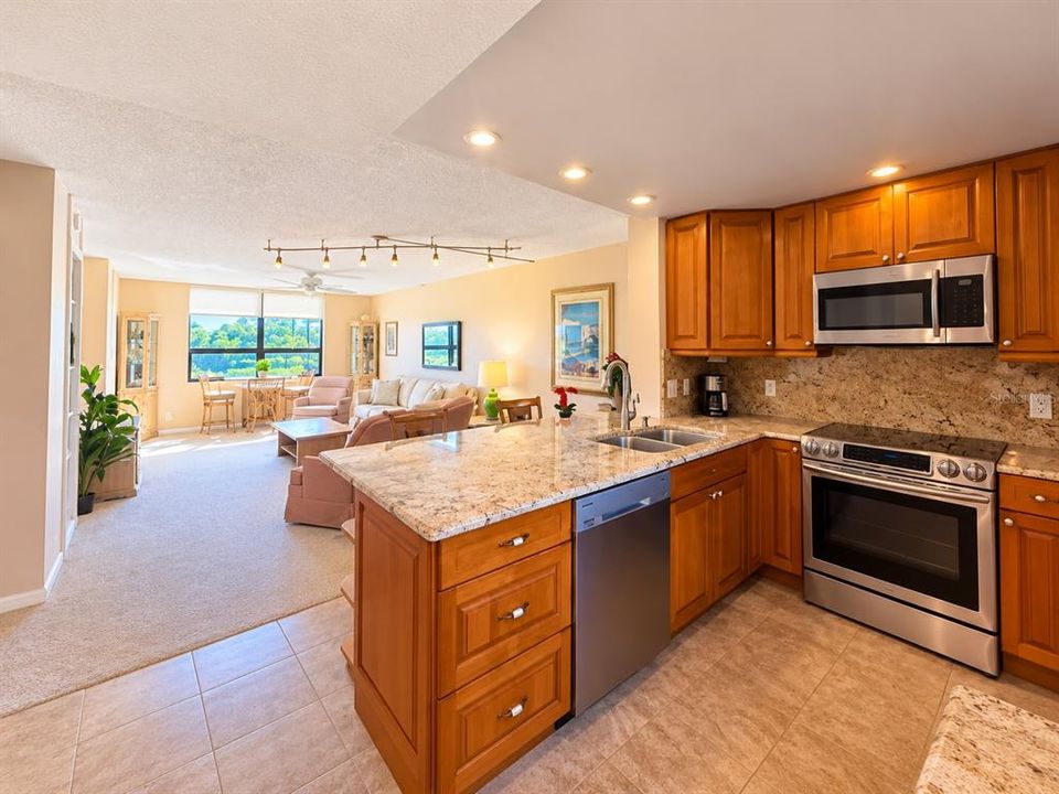 For Sale: $135,000 (1 beds, 1 baths, 810 Square Feet)