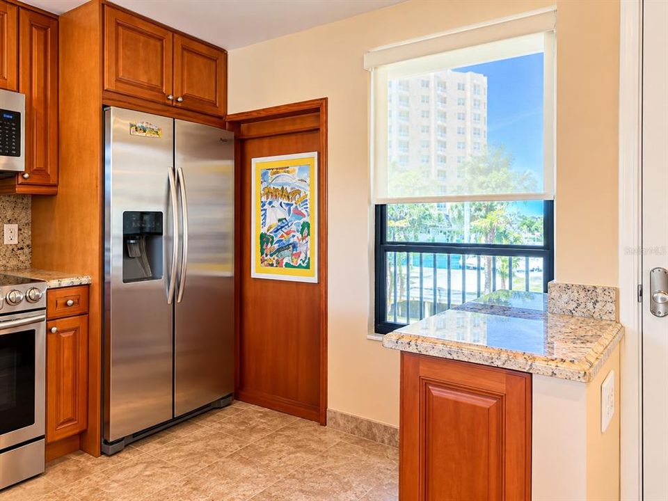 For Sale: $135,000 (1 beds, 1 baths, 810 Square Feet)