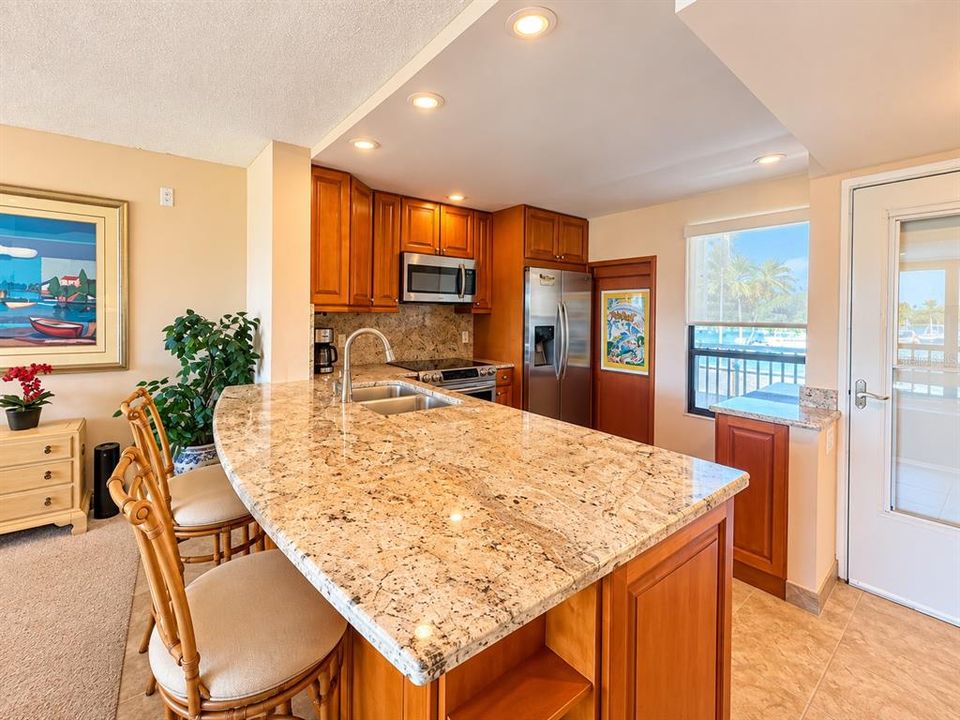 For Sale: $135,000 (1 beds, 1 baths, 810 Square Feet)