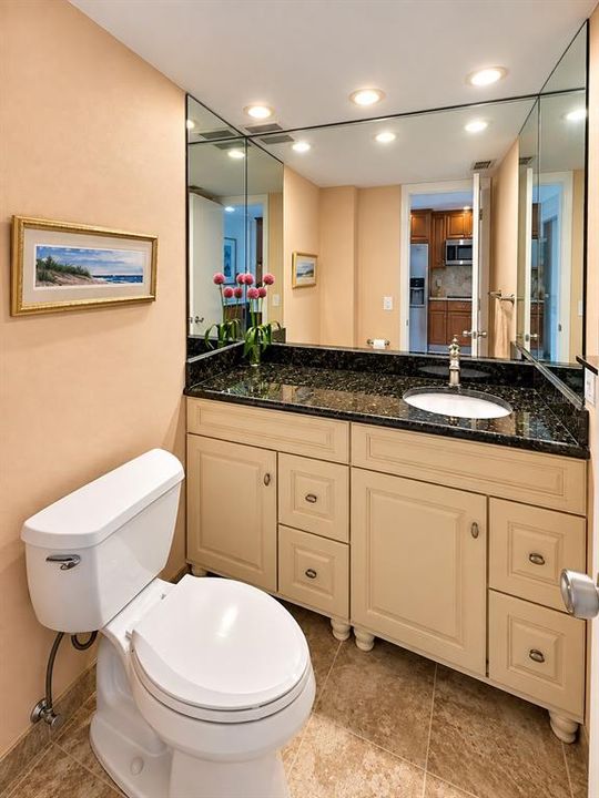 For Sale: $135,000 (1 beds, 1 baths, 810 Square Feet)