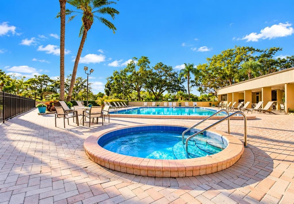 For Sale: $135,000 (1 beds, 1 baths, 810 Square Feet)