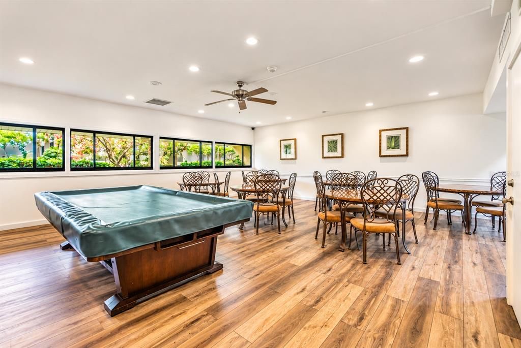 For Sale: $135,000 (1 beds, 1 baths, 810 Square Feet)