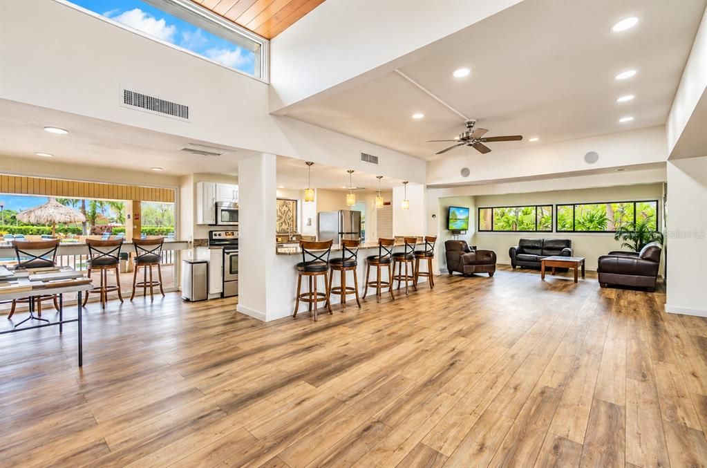 For Sale: $135,000 (1 beds, 1 baths, 810 Square Feet)