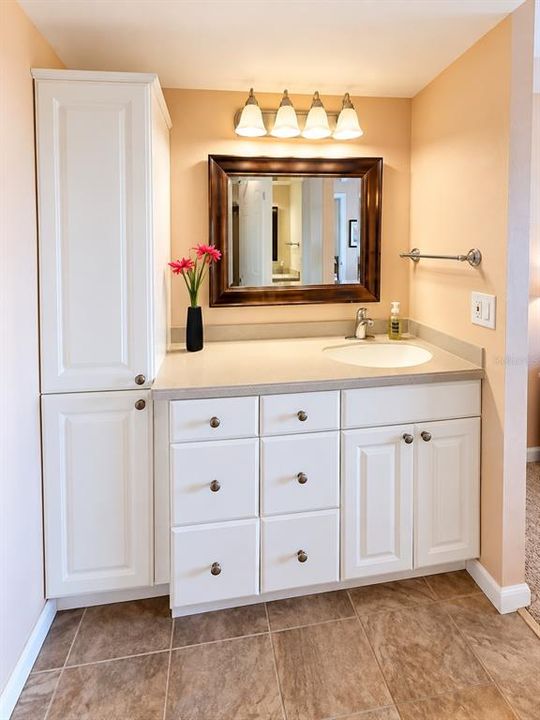 For Sale: $135,000 (1 beds, 1 baths, 810 Square Feet)