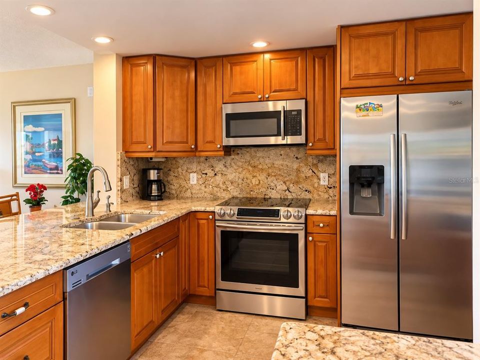 For Sale: $135,000 (1 beds, 1 baths, 810 Square Feet)