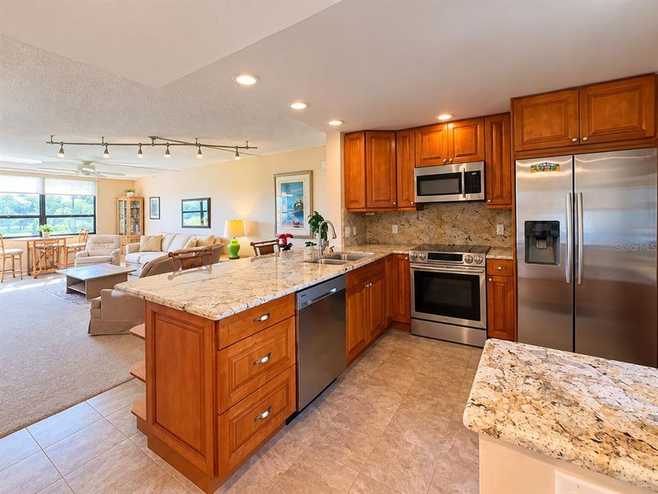 For Sale: $135,000 (1 beds, 1 baths, 810 Square Feet)