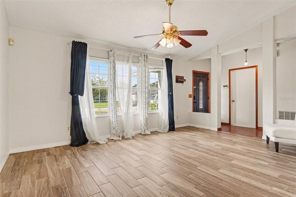 For Sale: $390,000 (3 beds, 2 baths, 1436 Square Feet)
