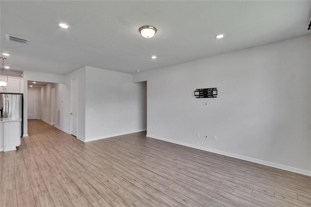 For Rent: $2,600 (4 beds, 2 baths, 1844 Square Feet)