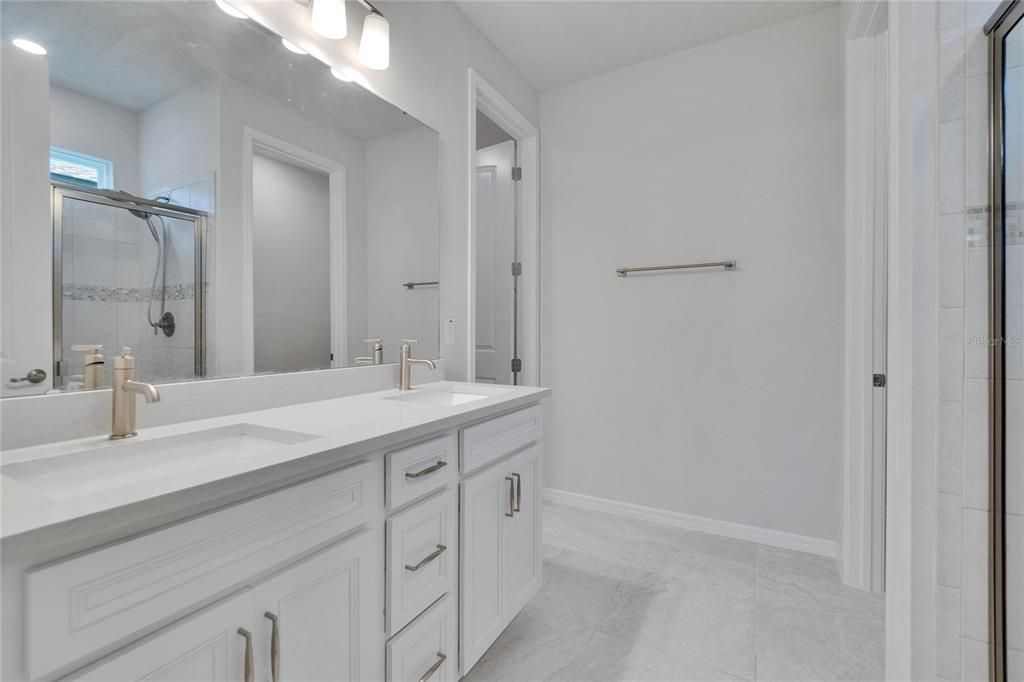 For Rent: $2,600 (4 beds, 2 baths, 1844 Square Feet)