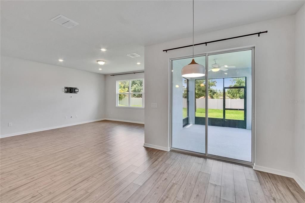 For Rent: $2,600 (4 beds, 2 baths, 1844 Square Feet)