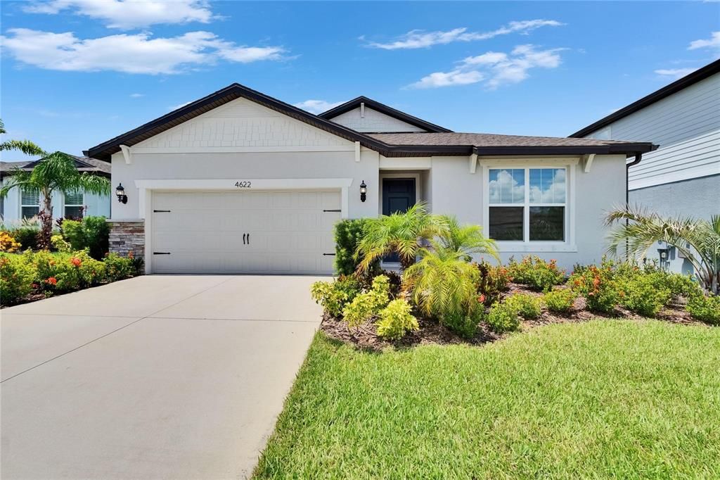 For Rent: $2,600 (4 beds, 2 baths, 1844 Square Feet)
