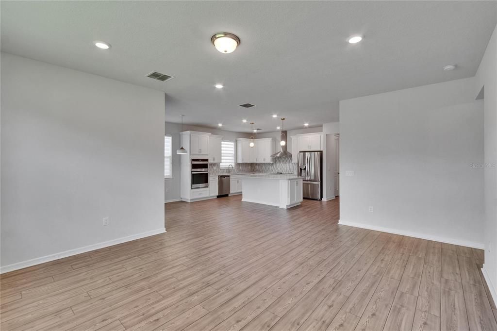 For Rent: $2,600 (4 beds, 2 baths, 1844 Square Feet)