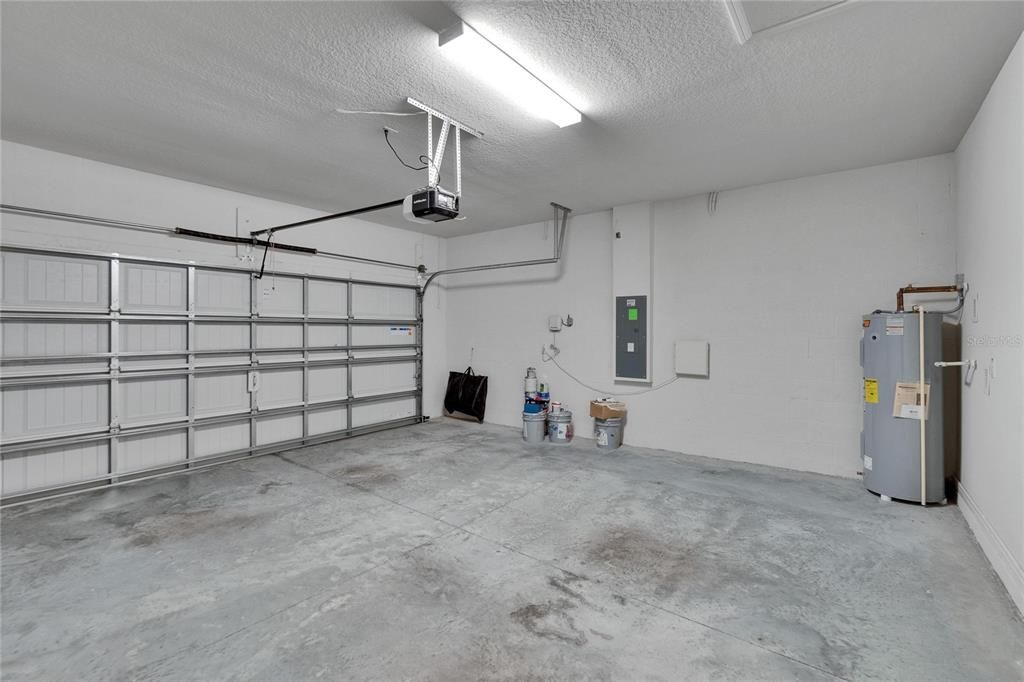 For Rent: $2,600 (4 beds, 2 baths, 1844 Square Feet)