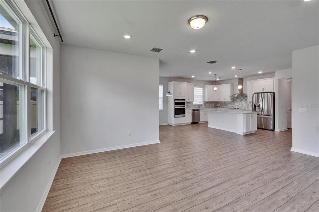 For Rent: $2,600 (4 beds, 2 baths, 1844 Square Feet)