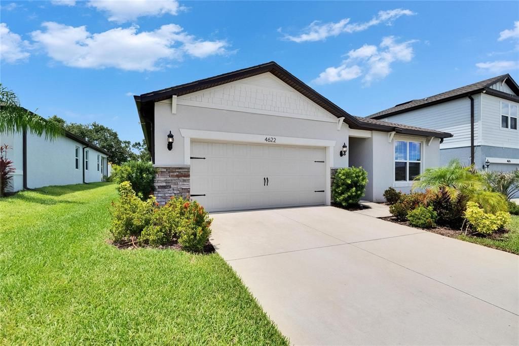 For Rent: $2,600 (4 beds, 2 baths, 1844 Square Feet)