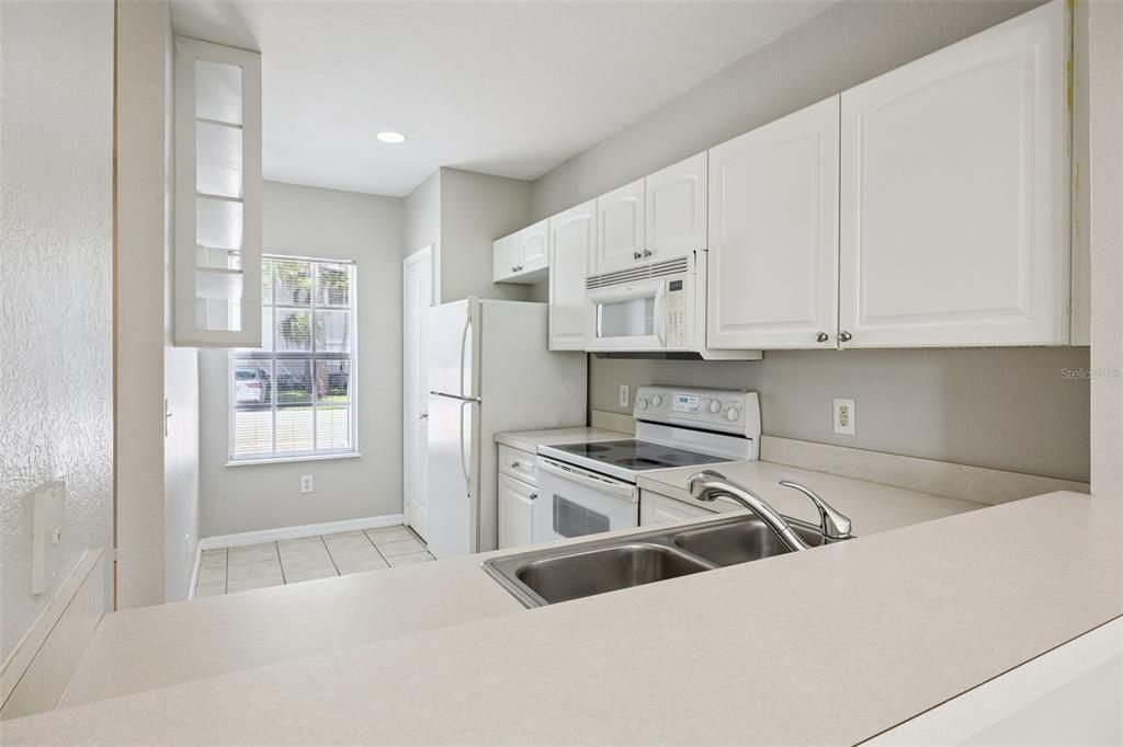 For Sale: $227,000 (2 beds, 2 baths, 1106 Square Feet)