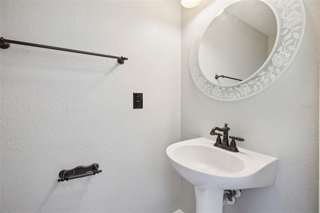 For Sale: $227,000 (2 beds, 2 baths, 1106 Square Feet)