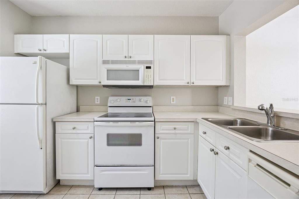 For Sale: $227,000 (2 beds, 2 baths, 1106 Square Feet)