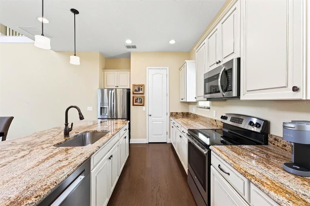 For Sale: $795,000 (4 beds, 3 baths, 2560 Square Feet)