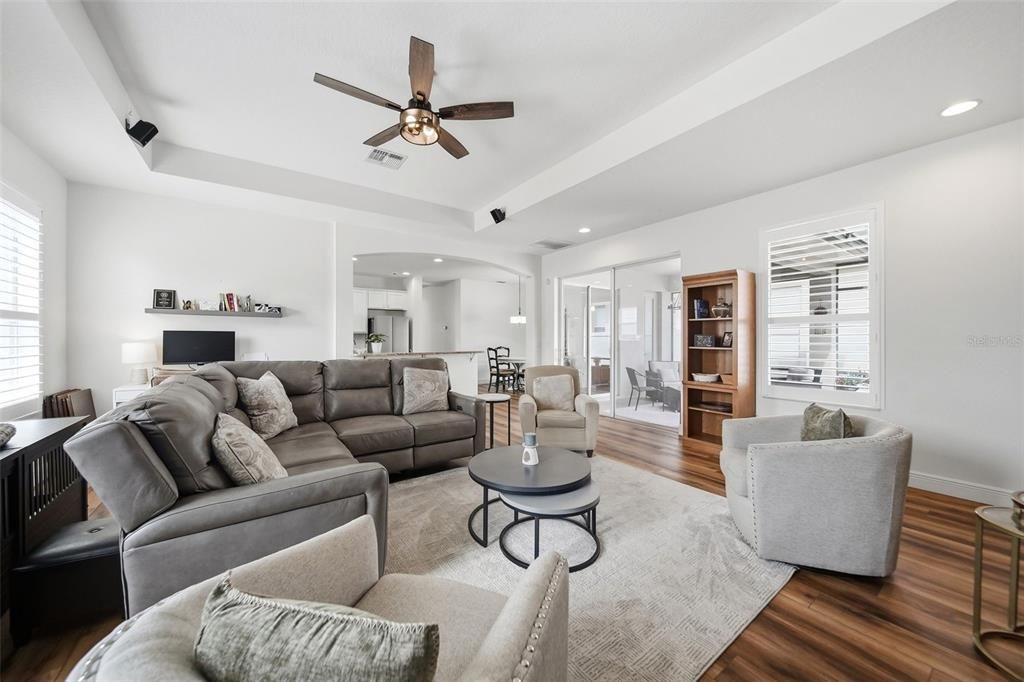 En Venta: $635,000 (4 camas, 2 baños, 3046 Pies cuadrados)