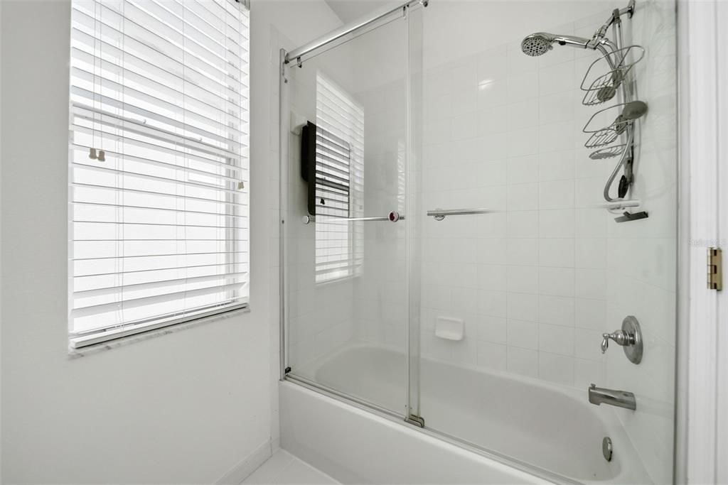 En Venta: $635,000 (4 camas, 2 baños, 3046 Pies cuadrados)