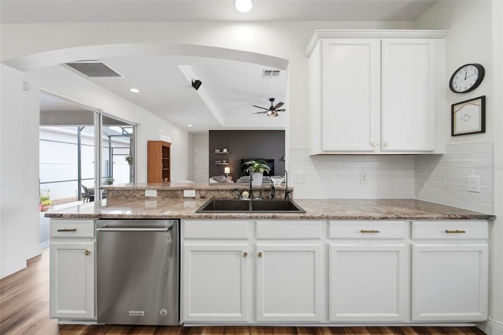 En Venta: $635,000 (4 camas, 2 baños, 3046 Pies cuadrados)