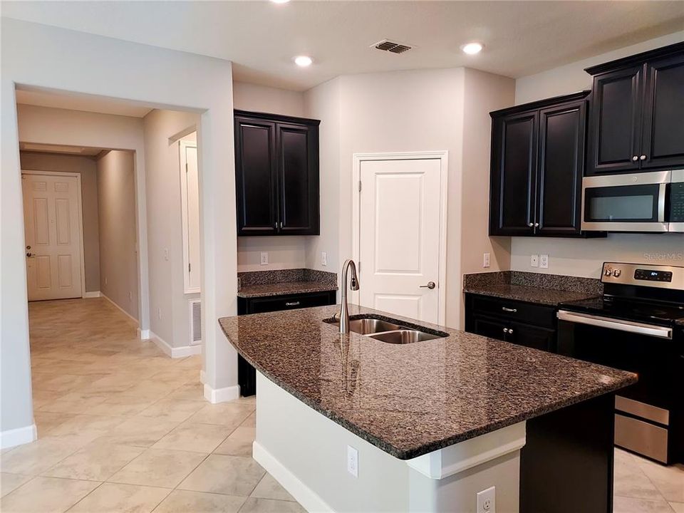 En Venta: $355,900 (4 camas, 3 baños, 2057 Pies cuadrados)