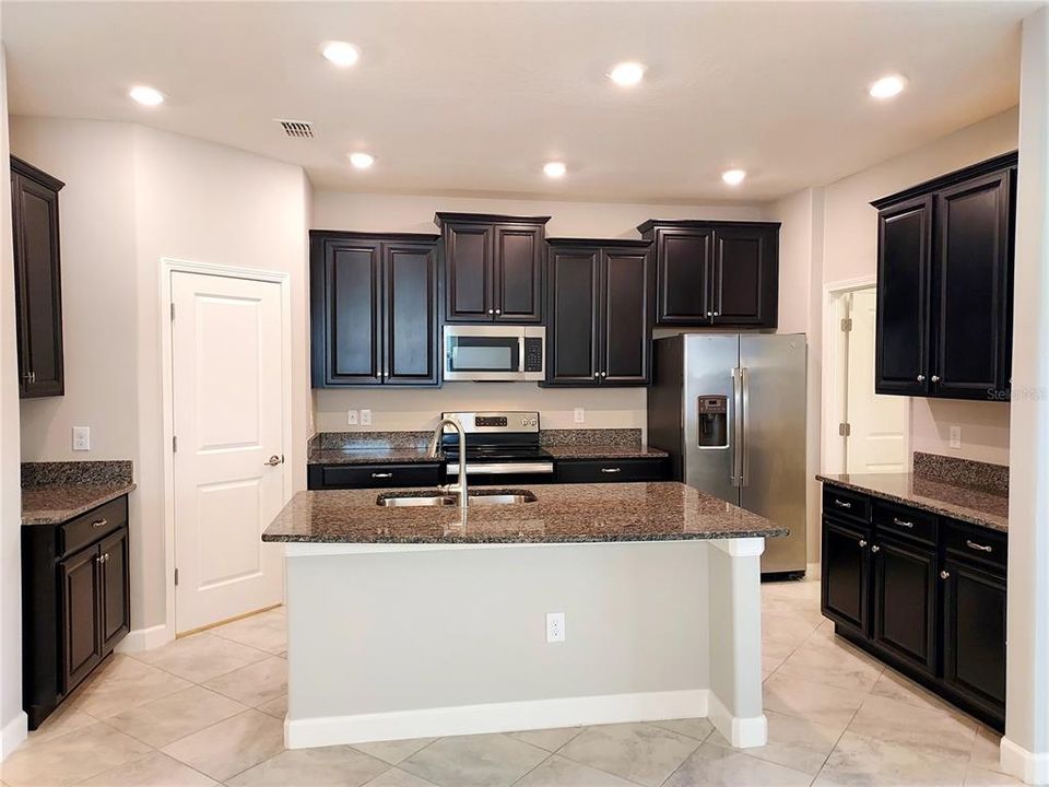 En Venta: $355,900 (4 camas, 3 baños, 2057 Pies cuadrados)