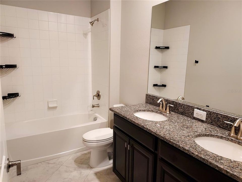 En Venta: $355,900 (4 camas, 3 baños, 2057 Pies cuadrados)
