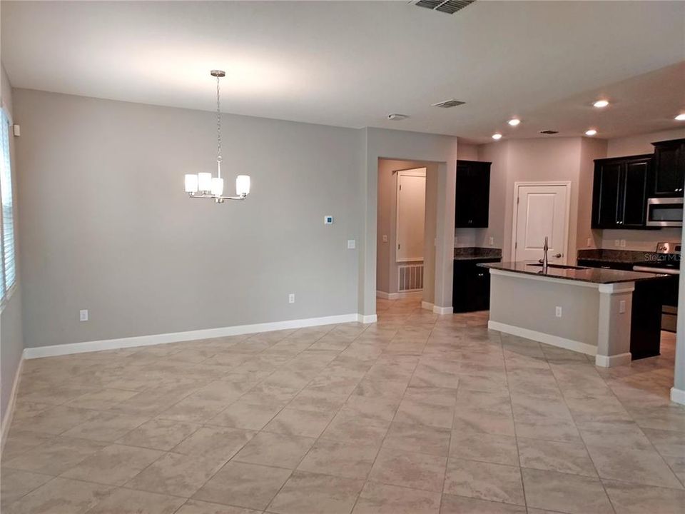 En Venta: $355,900 (4 camas, 3 baños, 2057 Pies cuadrados)