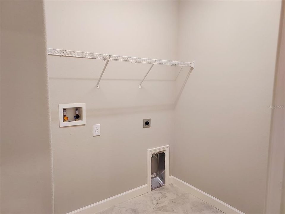 En Venta: $355,900 (4 camas, 3 baños, 2057 Pies cuadrados)