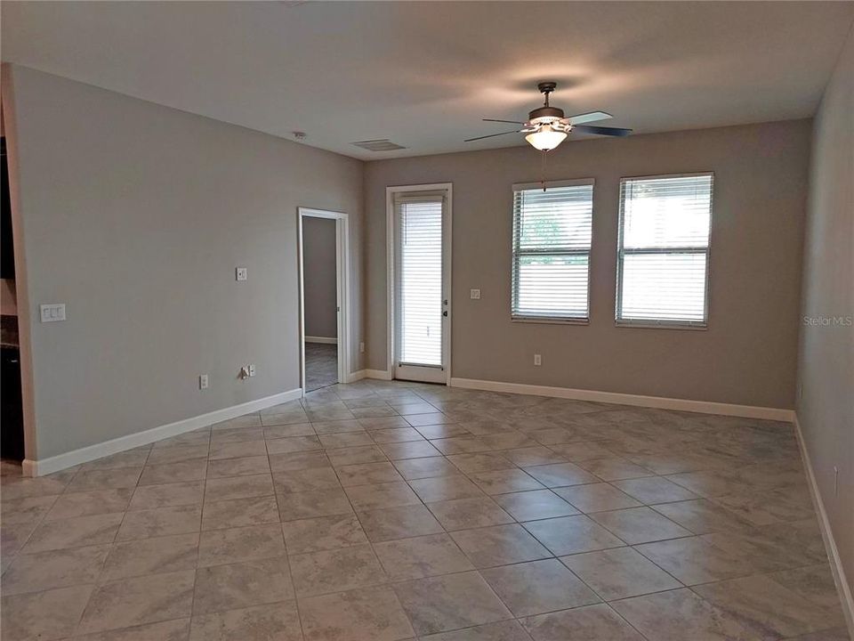En Venta: $355,900 (4 camas, 3 baños, 2057 Pies cuadrados)
