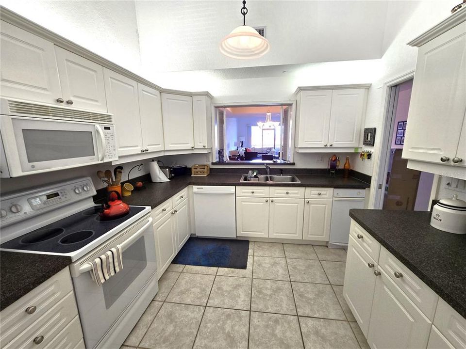 For Rent: $4,500 (3 beds, 3 baths, 2664 Square Feet)