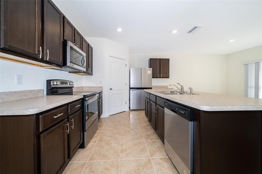 For Rent: $2,050 (4 beds, 2 baths, 1851 Square Feet)